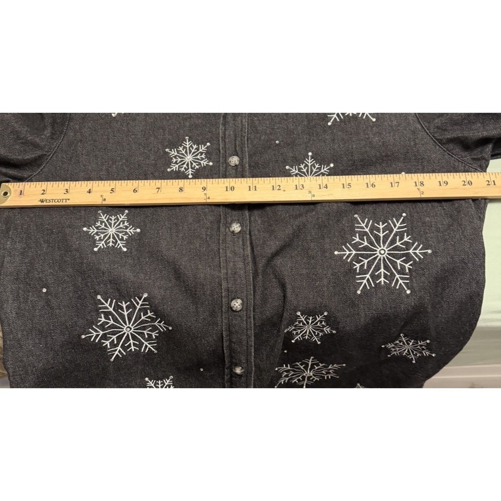 Quacker Factory Snowflake Rhinestone Embroidered Denim Shirt Holiday Small - Picture 8 of 9
